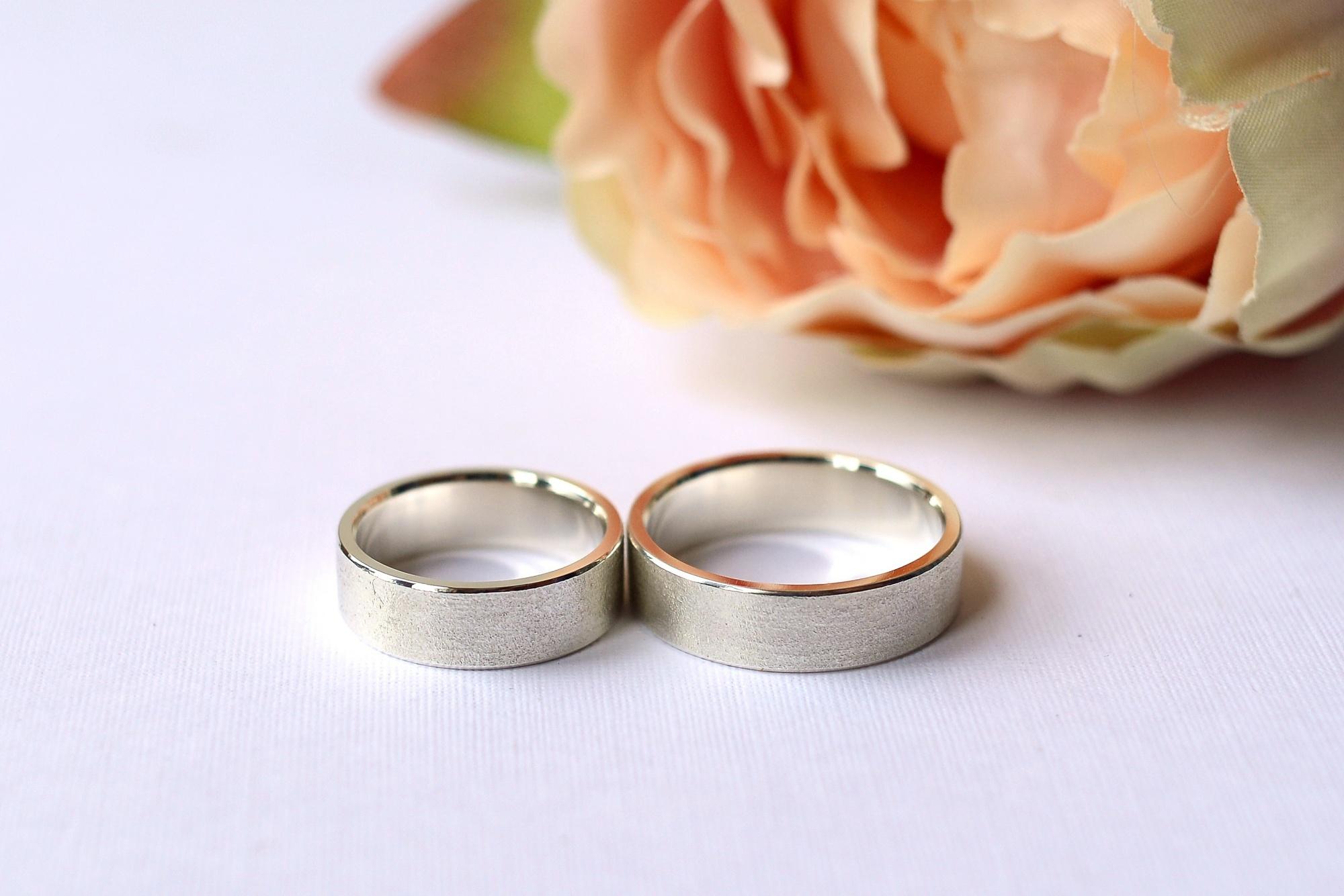 Недорогие обручальные кольца из серебра для свадьбы и помолвки